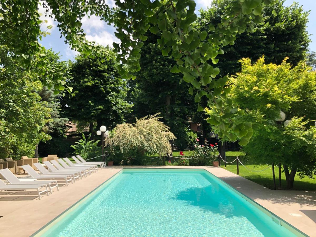 Hotel Milano Pool & Garden Саличе Терме Екстериор снимка