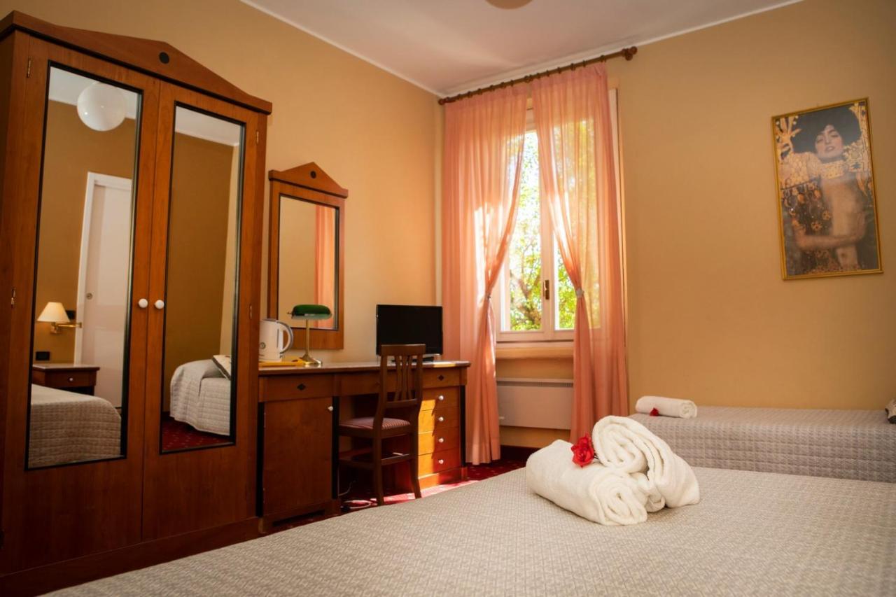 Hotel Milano Pool & Garden Саличе Терме Екстериор снимка