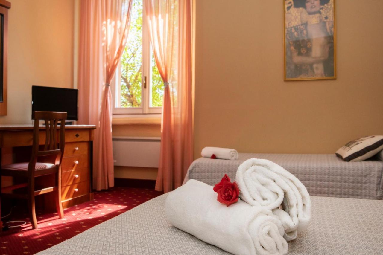Hotel Milano Pool & Garden Саличе Терме Екстериор снимка