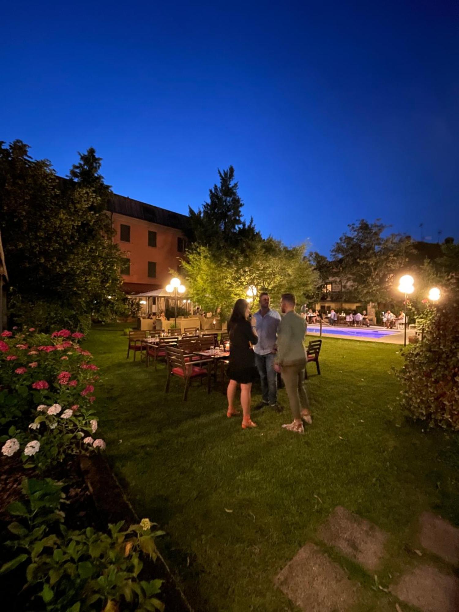 Hotel Milano Pool & Garden Саличе Терме Екстериор снимка