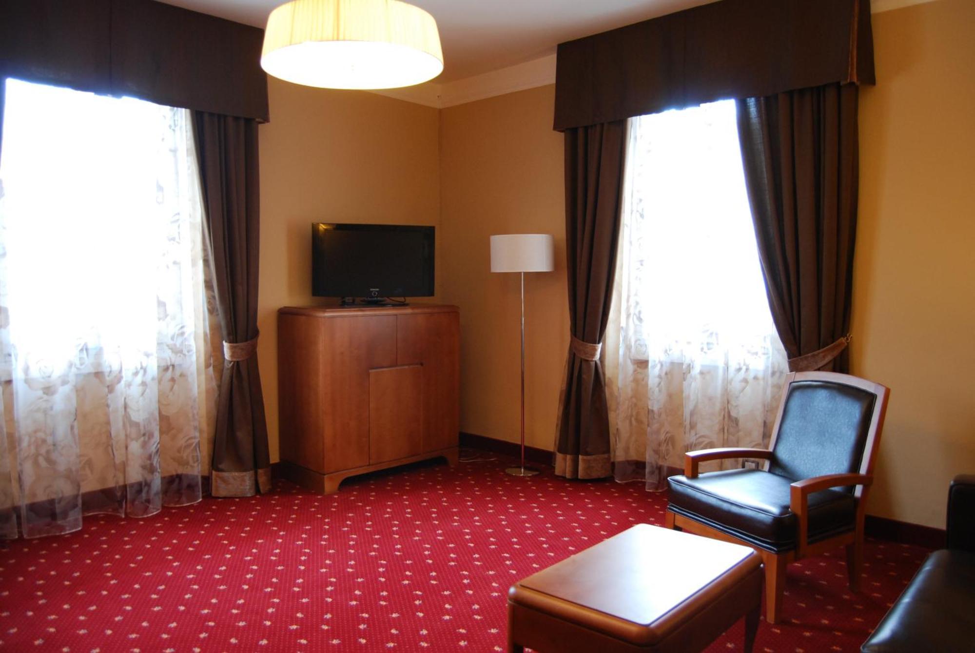 Hotel Milano Pool & Garden Саличе Терме Екстериор снимка
