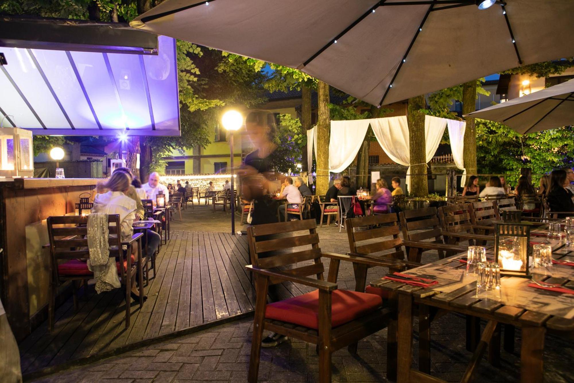 Hotel Milano Pool & Garden Саличе Терме Екстериор снимка